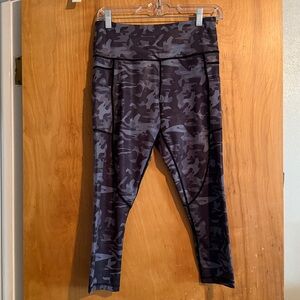 ZYIA Black & Gray Camo Leggings